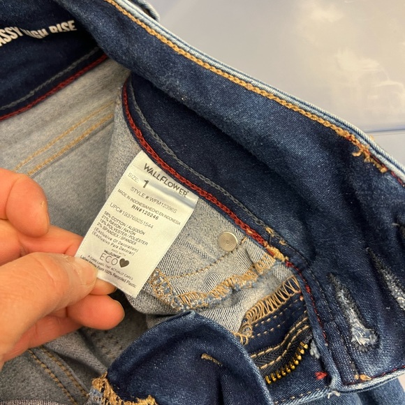 Wallflower Sassy High Rise Jeans - Picture 3 of 5